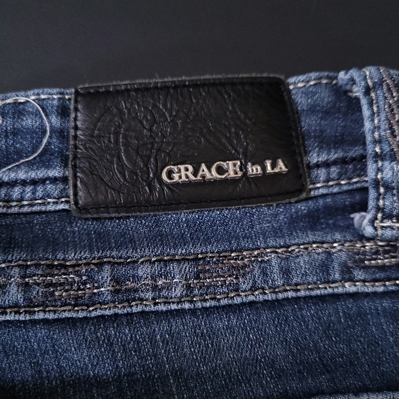 Grace in LA Jeans - Picture 11 of 14